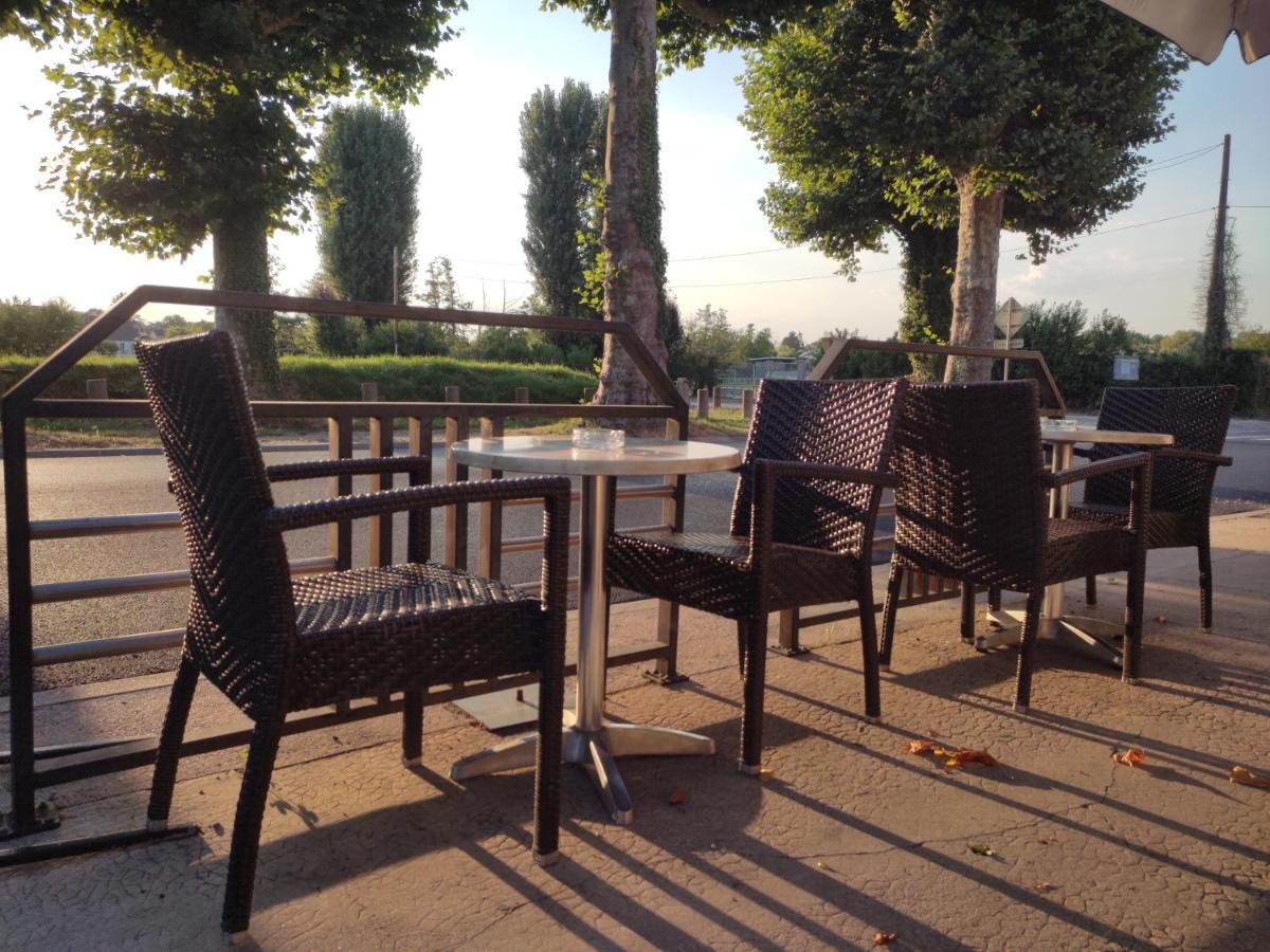 Aux Trois Rois Hotel Pont-Sur-Yonne Bagian luar foto