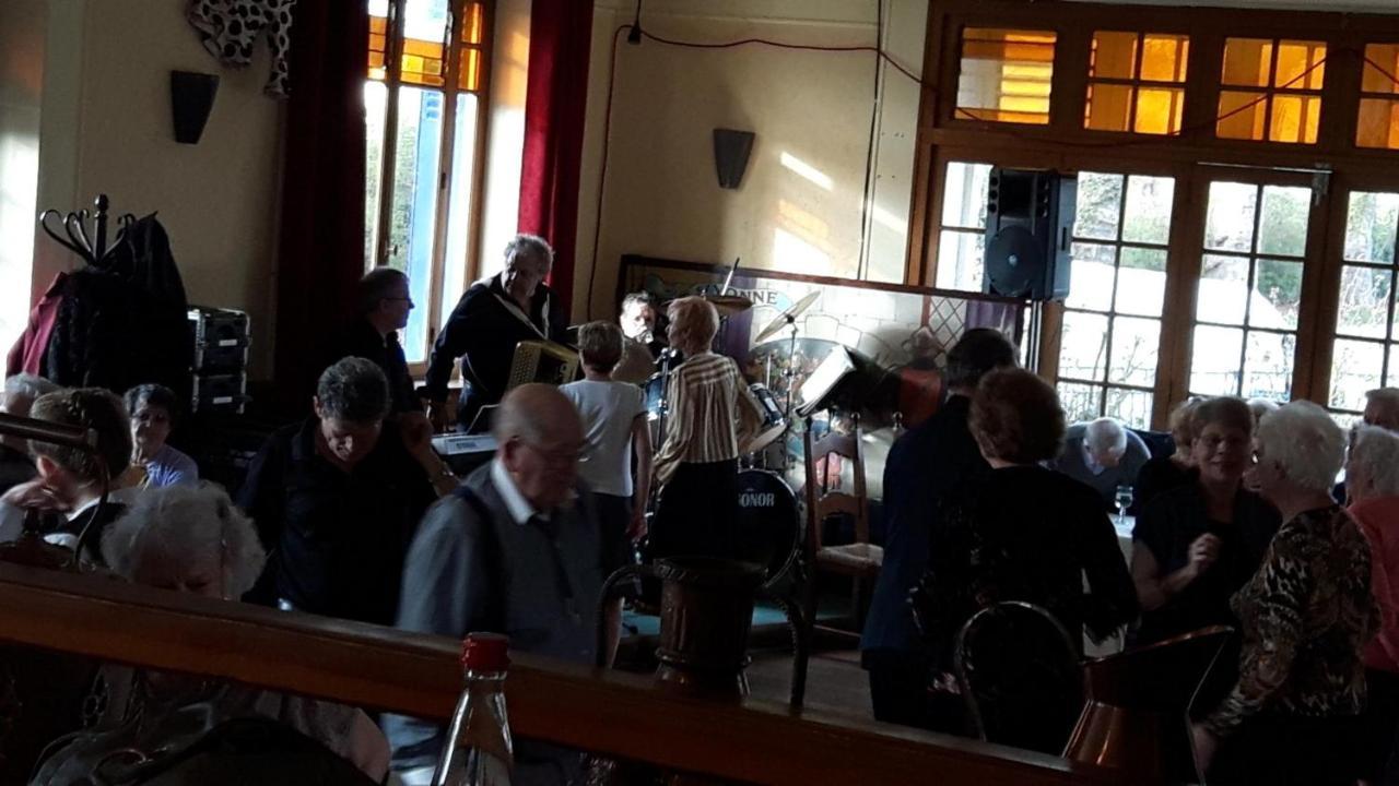 Aux Trois Rois Hotel Pont-Sur-Yonne Bagian luar foto
