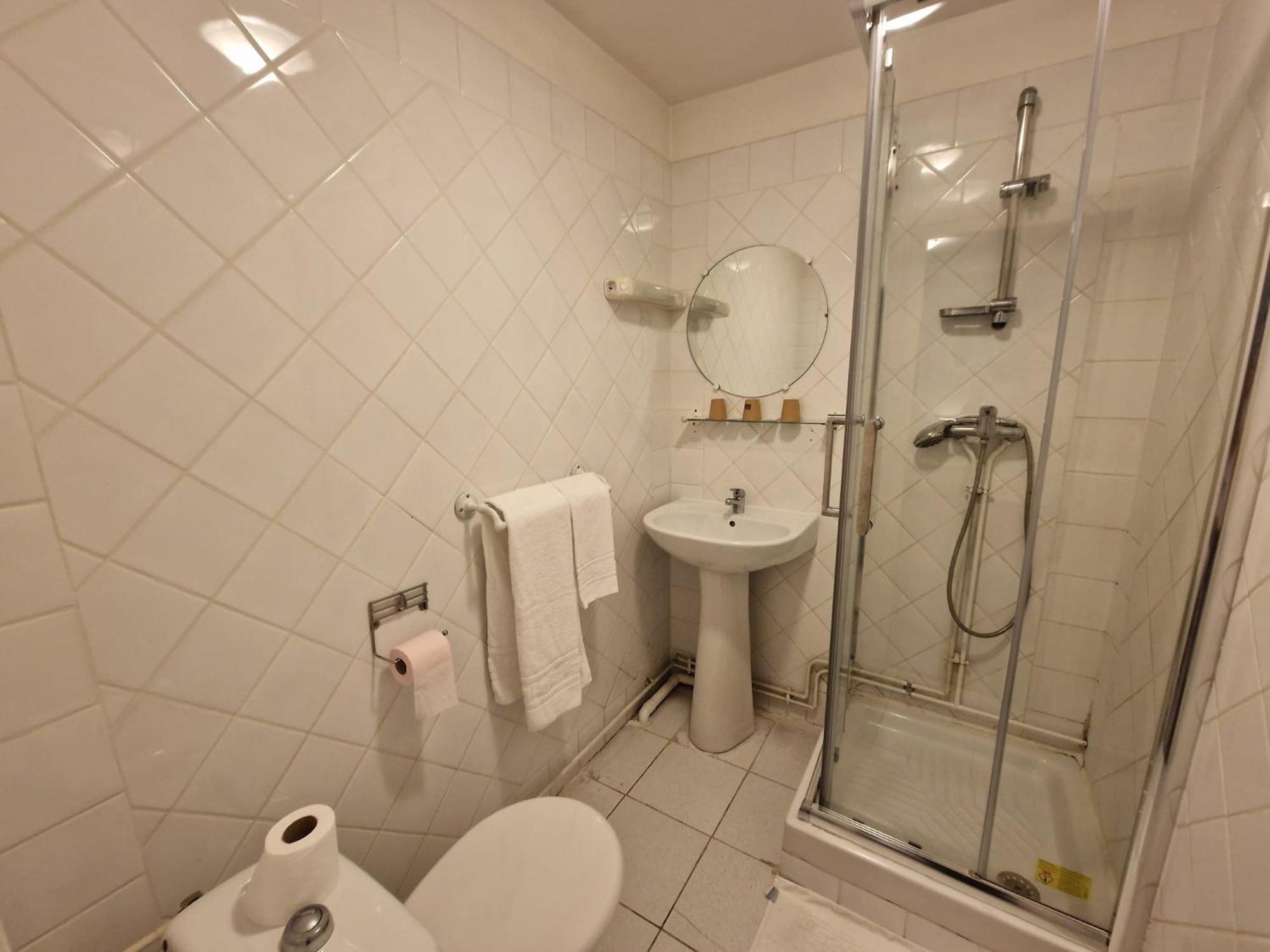 Aux Trois Rois Hotel Pont-Sur-Yonne Bagian luar foto