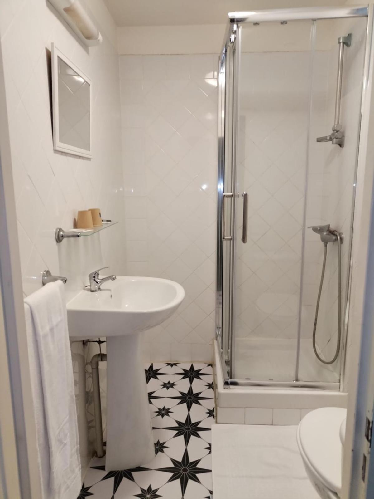 Aux Trois Rois Hotel Pont-Sur-Yonne Bagian luar foto