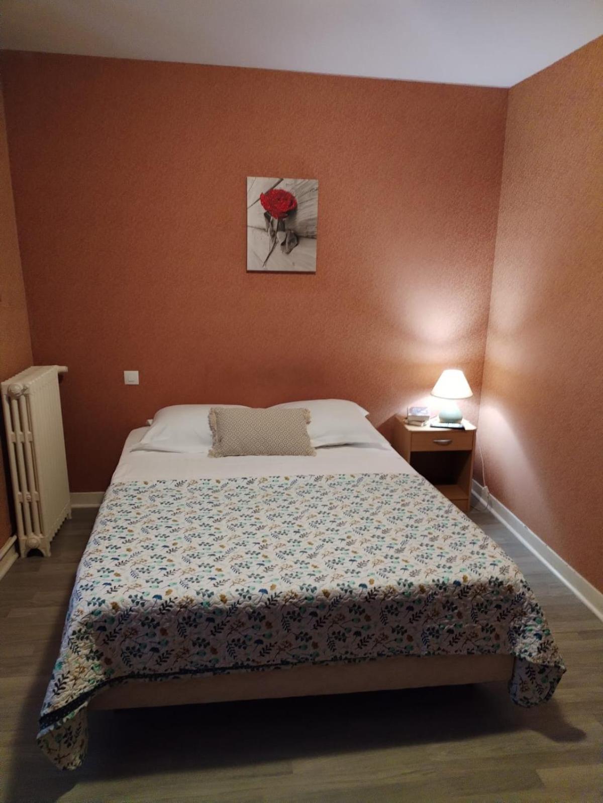 Aux Trois Rois Hotel Pont-Sur-Yonne Bagian luar foto