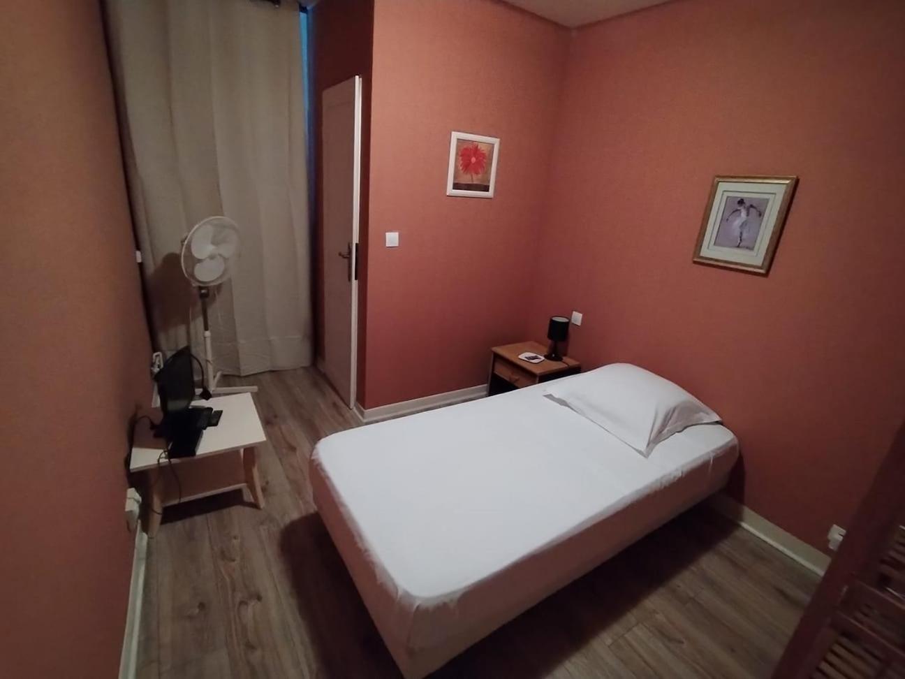 Aux Trois Rois Hotel Pont-Sur-Yonne Bagian luar foto