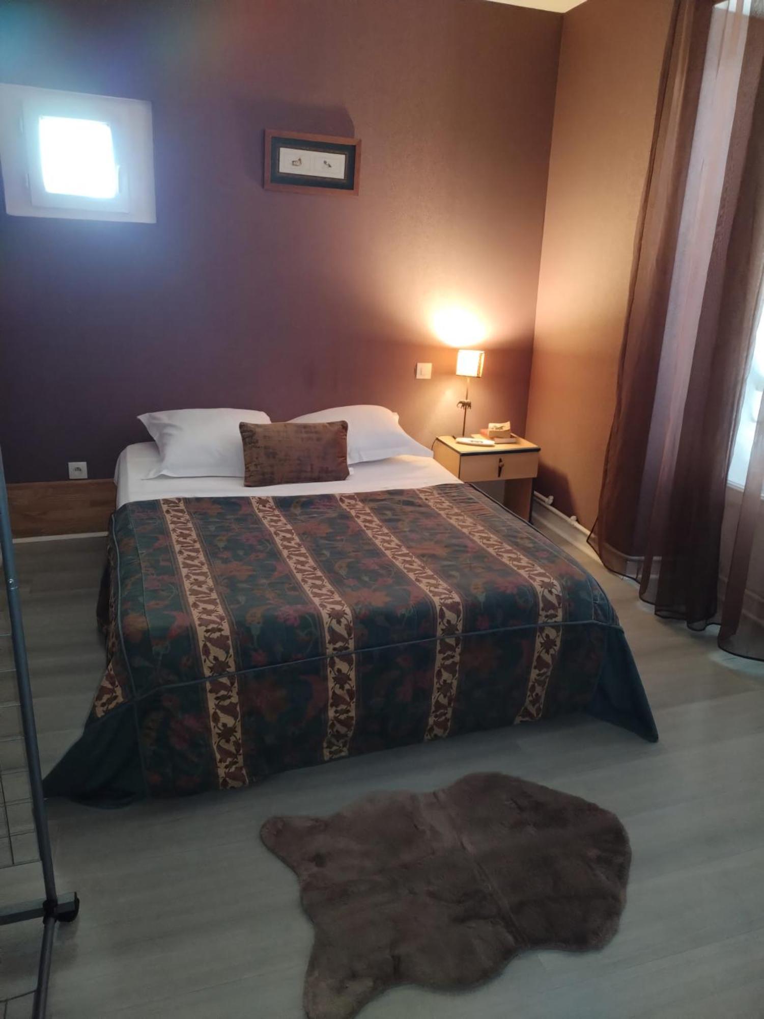 Aux Trois Rois Hotel Pont-Sur-Yonne Bagian luar foto