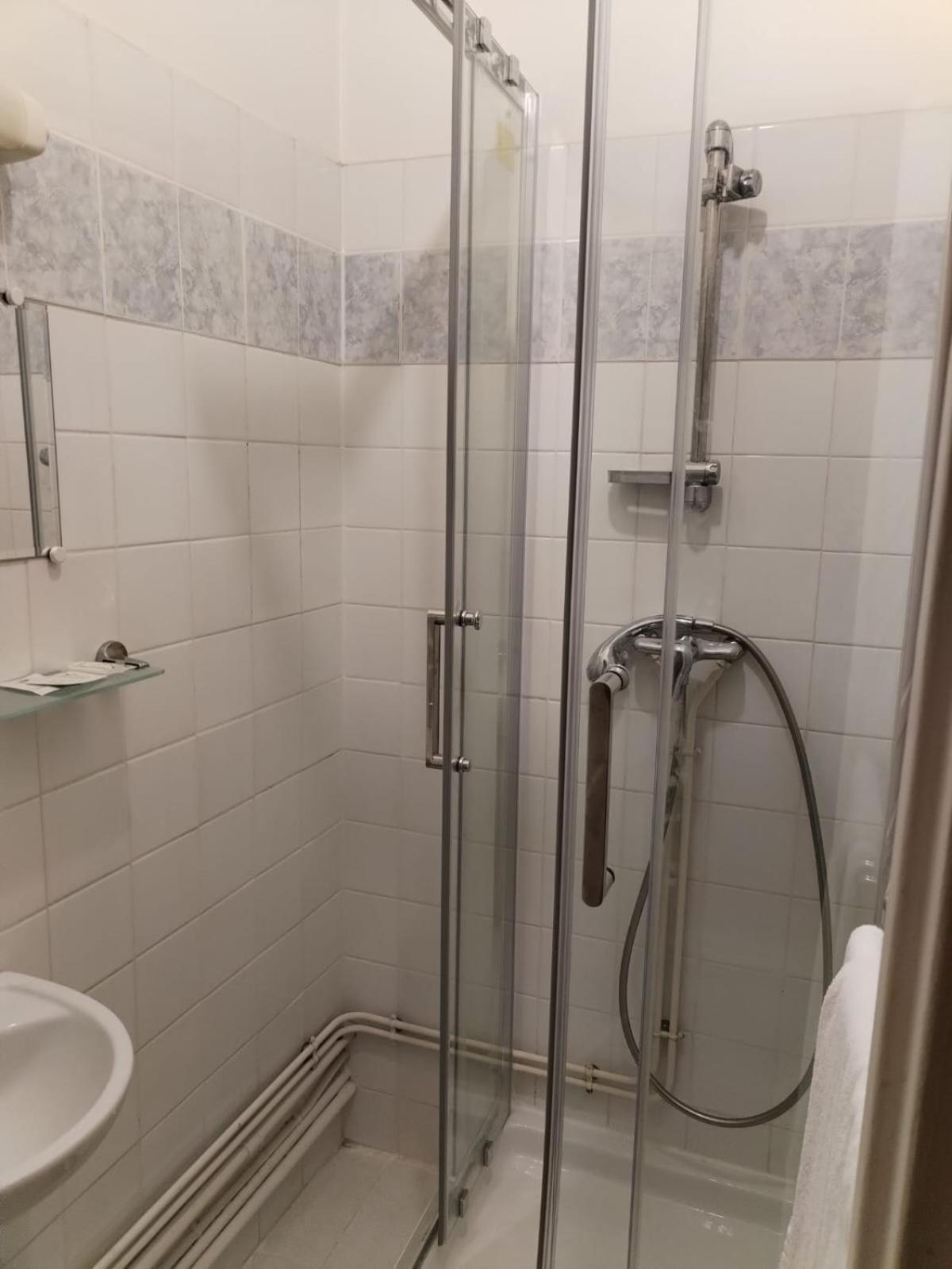 Aux Trois Rois Hotel Pont-Sur-Yonne Bagian luar foto