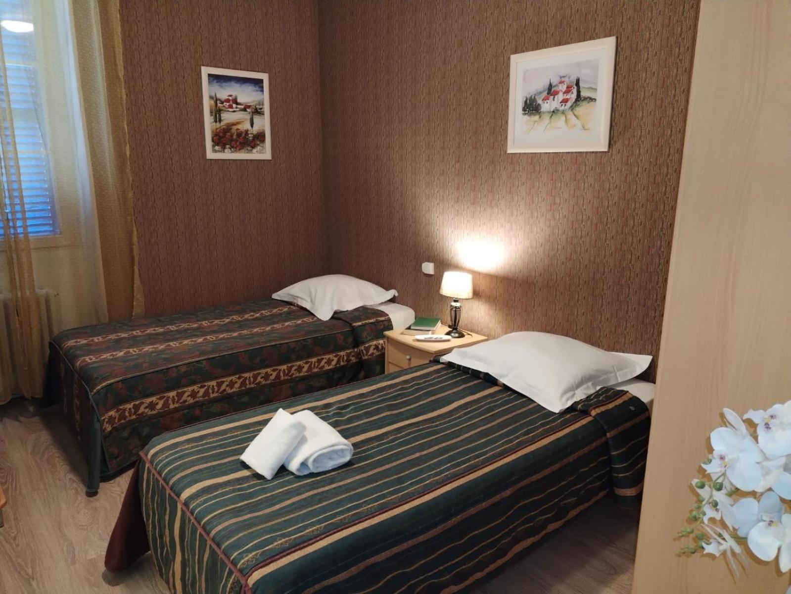 Aux Trois Rois Hotel Pont-Sur-Yonne Bagian luar foto