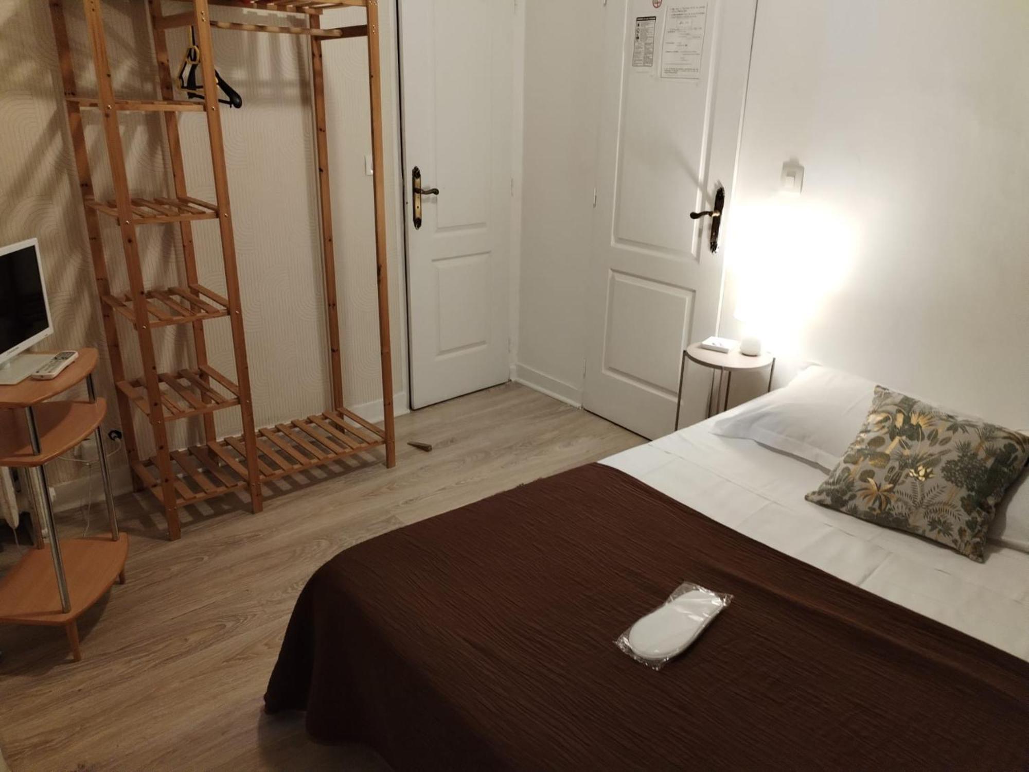 Aux Trois Rois Hotel Pont-Sur-Yonne Bagian luar foto
