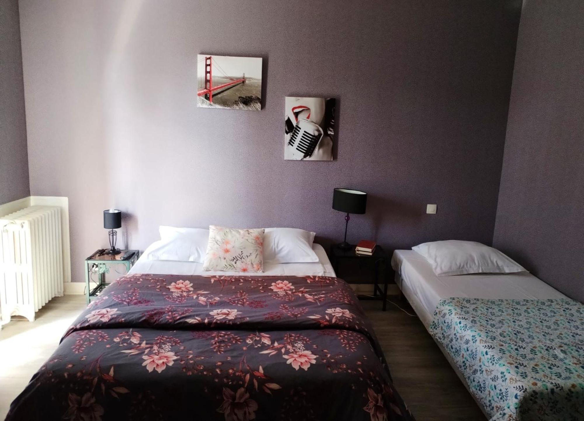 Aux Trois Rois Hotel Pont-Sur-Yonne Ruang foto